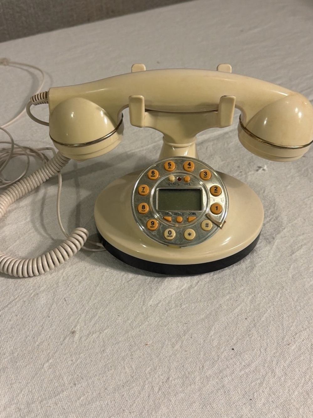 Columbia Vintage-Style Cream Rotary Phone